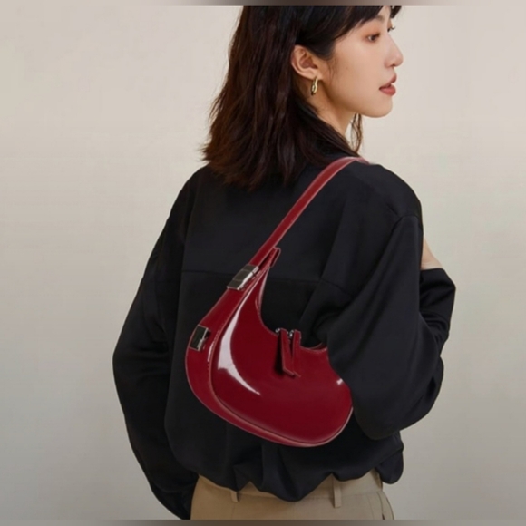 Elegant Red Women's Shoulder Bag, New In Bag. - Picture 4 of 4